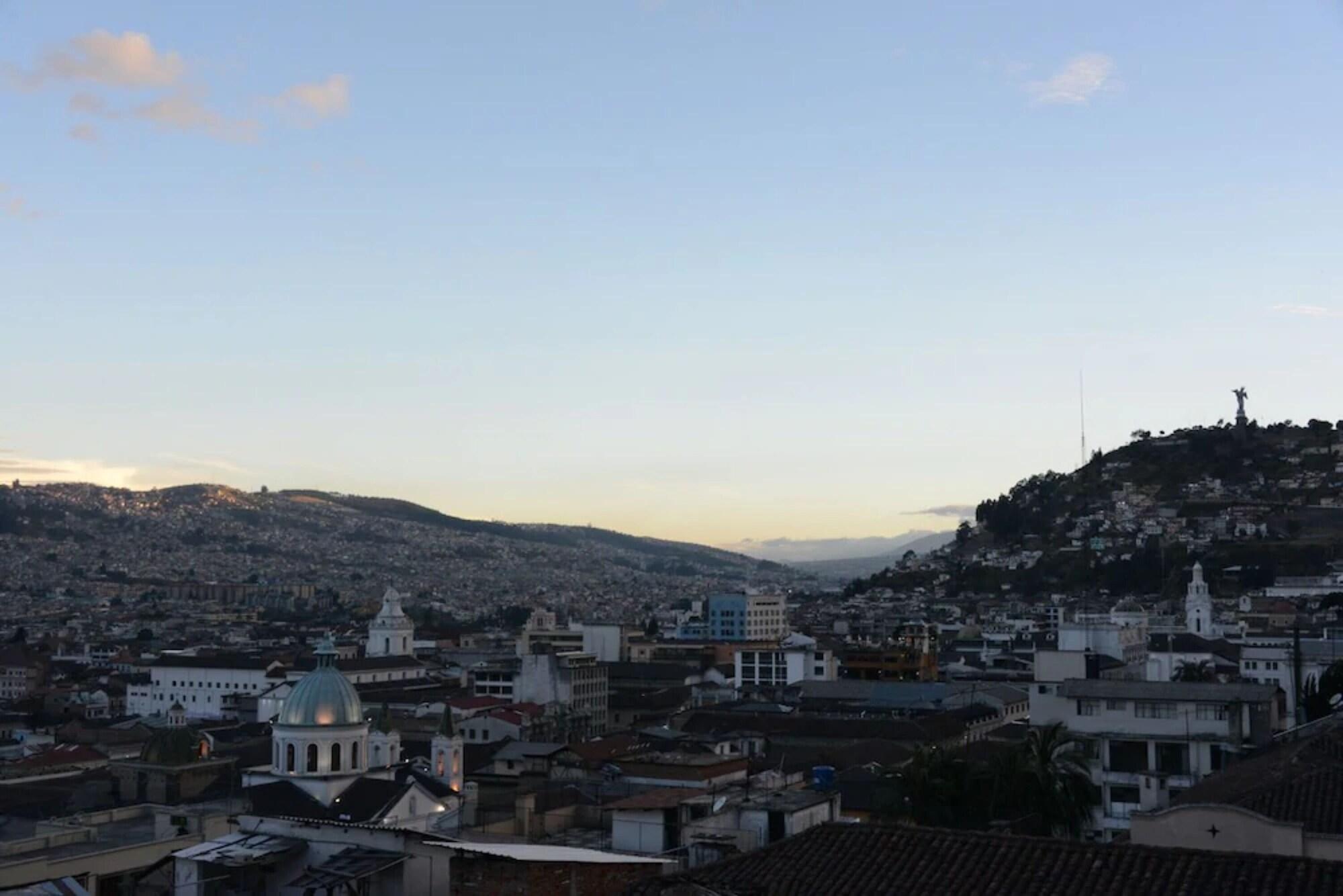 Hotel Casa Gardenia Quito Bagian luar foto